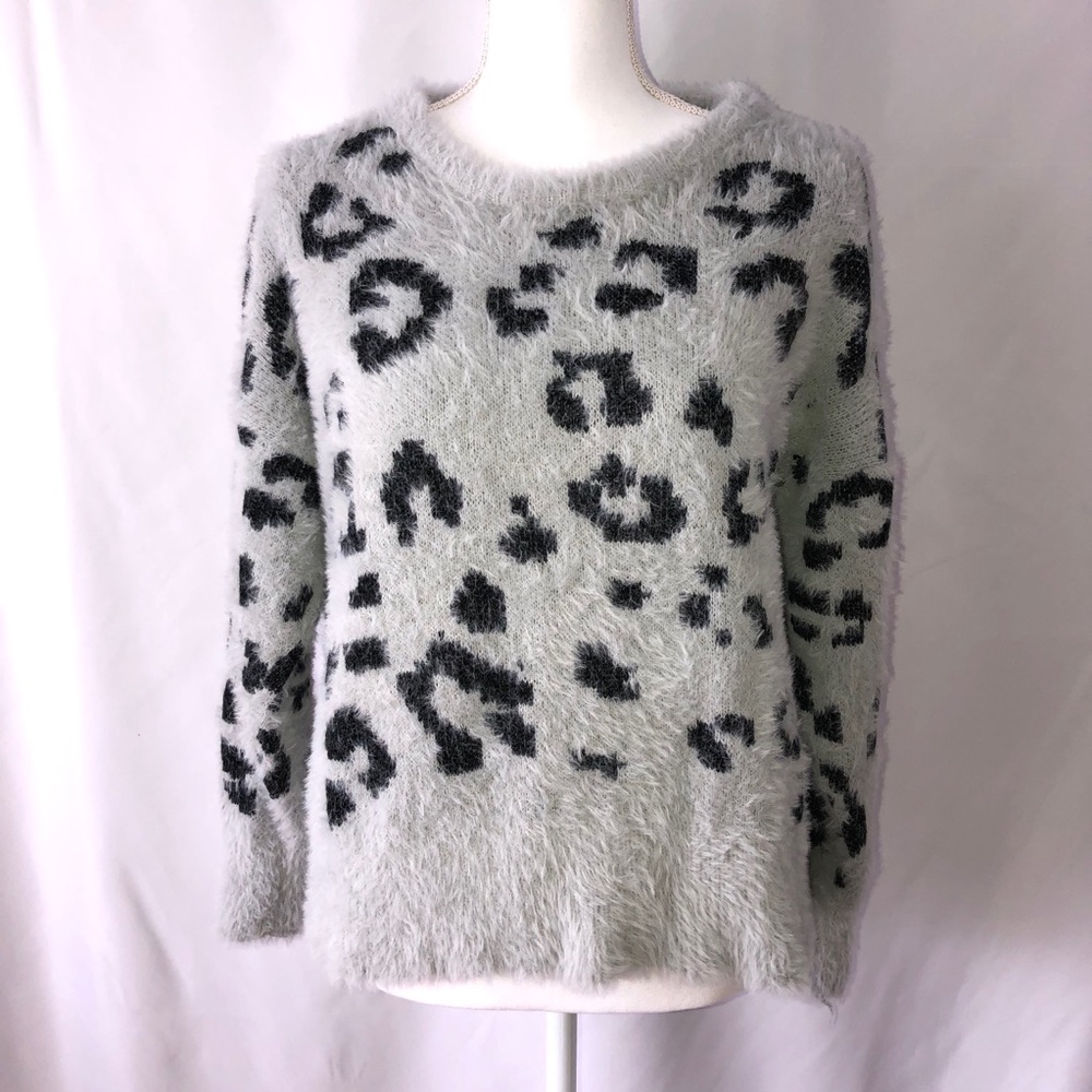 OVERSIZED EYELASH GRAY LEOPARD SWEATER
